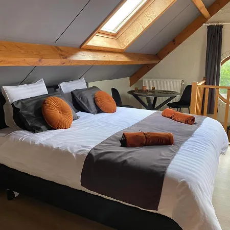 Au Refuge Du Bois Bed and Breakfast