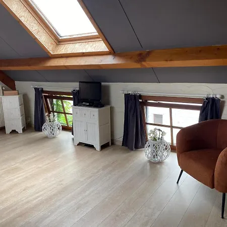 Au Refuge Du Bois Bed and Breakfast 3*